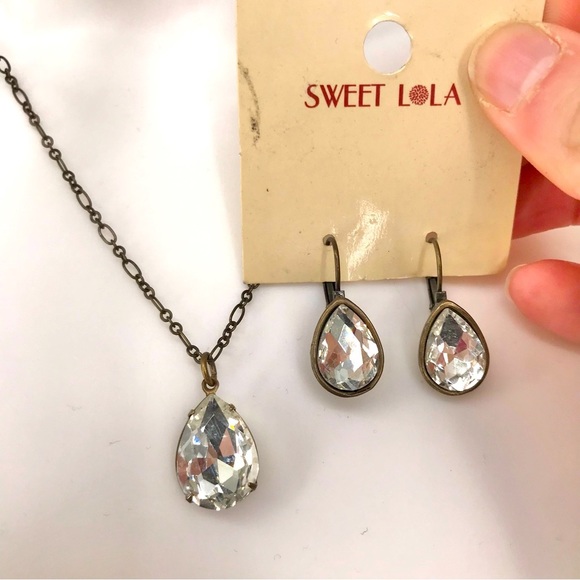 4 for $35🍄 Crystal Necklace and Earring Set - Picture 1 of 7